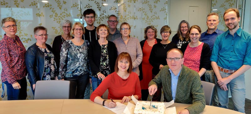 Foto van collega's van Regionaal Archief Rivierenland die het NDE-manifest ondertekend hebben